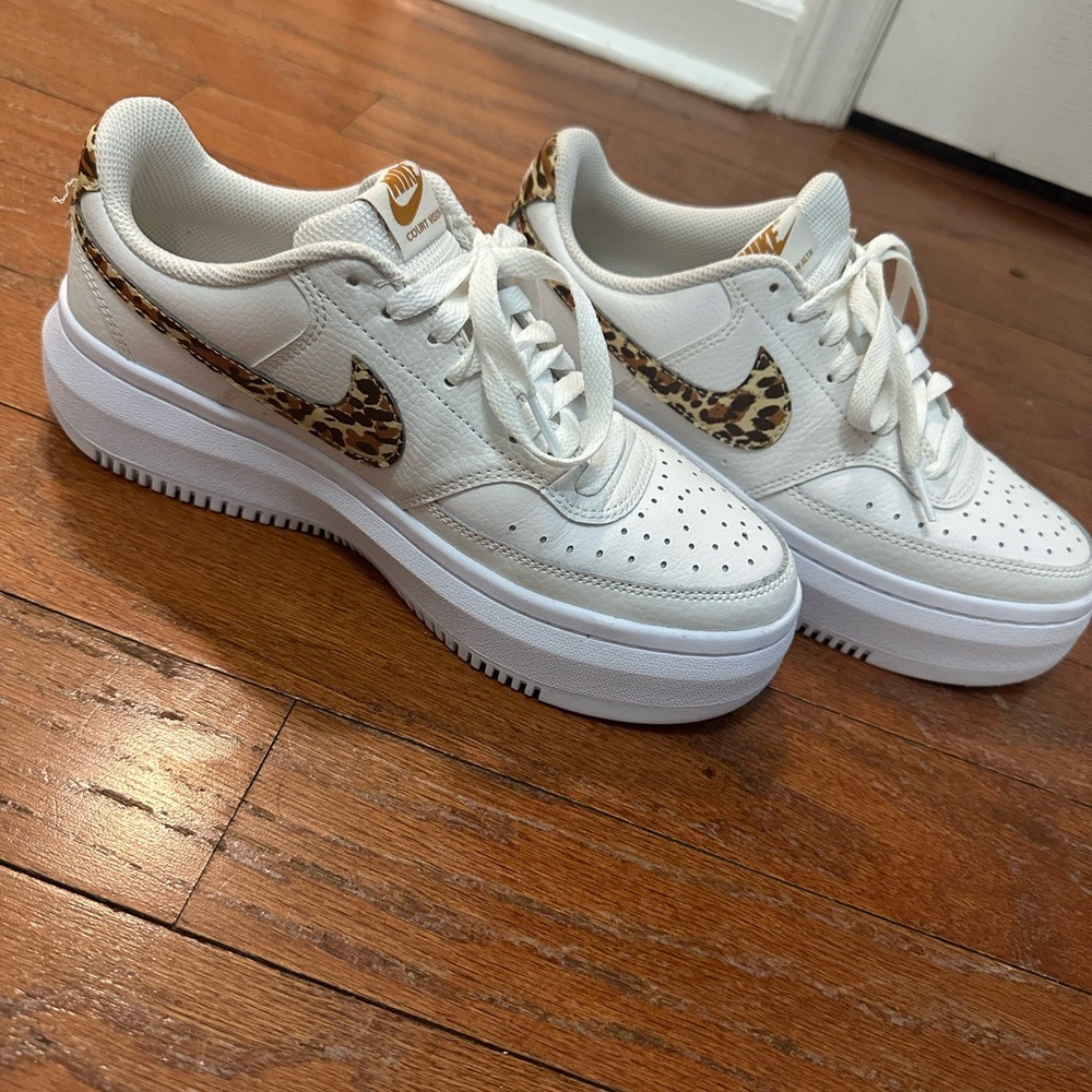Nike platform bottom cheetah court visions